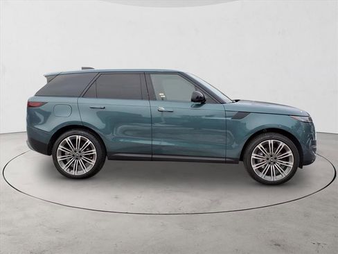 New 2025 Land Rover Range Rover Sport SE image 4