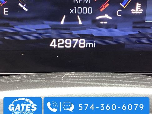 Used 2025 Chevrolet Suburban Z71 image 4