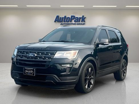 Used 2018 Ford Explorer XLT w/ Equipment Group 202A AWD/4WD image 3