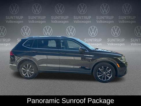 Used 2023 Volkswagen Tiguan SE w/ Panoramic Sunroof Package FWD image 7