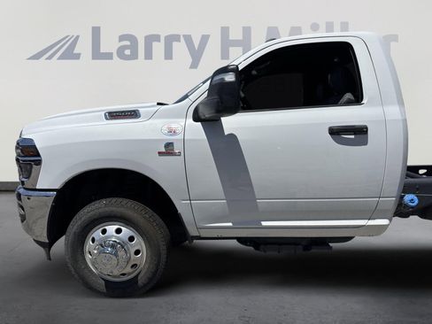New 2025 RAM 3500 Tradesman image 10