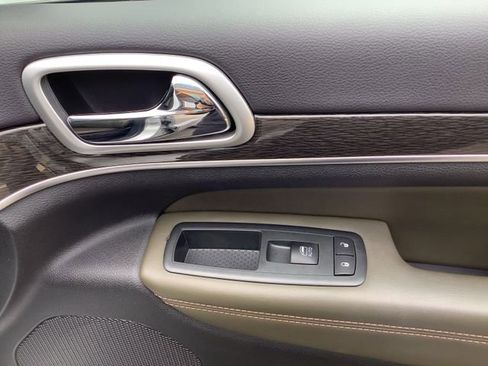 Used 2011 Jeep Grand Cherokee 70th Anniversary RWD image 39
