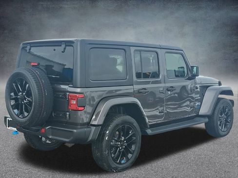 Used 2022 Jeep Wrangler Unlimited Sahara w/ Dual Top Group image 8