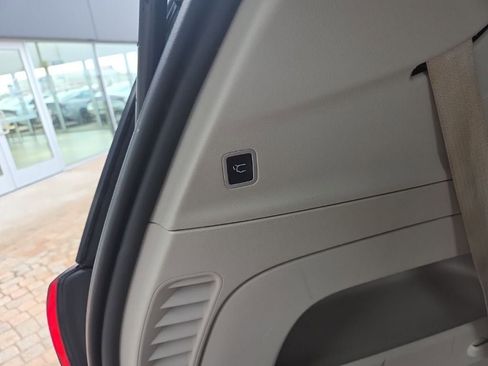 Used 2017 Chrysler Pacifica Touring image 32