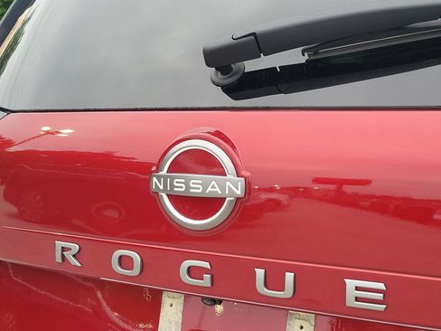 Used 2025 Nissan Rogue SV FWD image 6