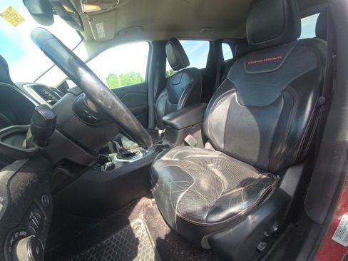 Used 2017 Jeep Cherokee Trailhawk AWD/4WD image 26