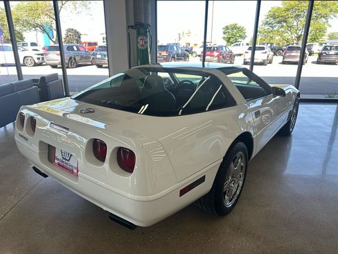 Used 1995 Chevrolet Corvette Coupe RWD image 7