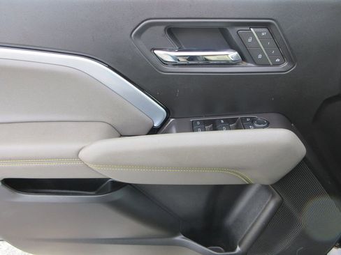 Used 2025 Chevrolet Colorado ZR2 w/ Technology Package image 25