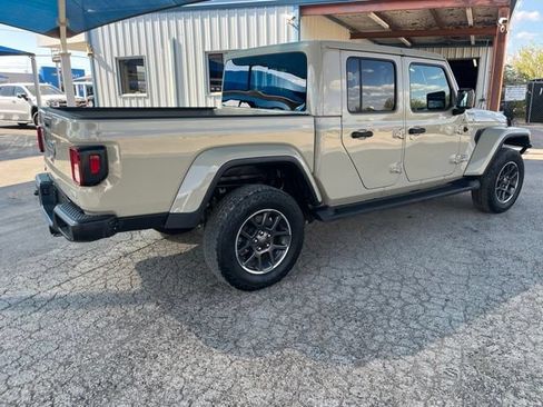 Used 2020 Jeep Gladiator Overland AWD/4WD image 4