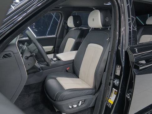 Used 2023 Rolls-Royce Cullinan image 29