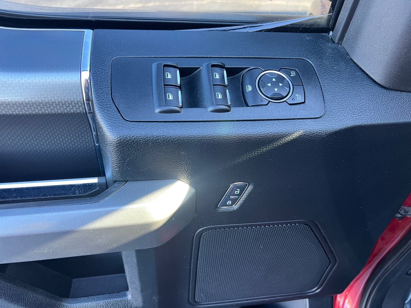 Used 2017 Ford F150 XLT w/ Equipment Group 302A Luxury AWD/4WD image 11