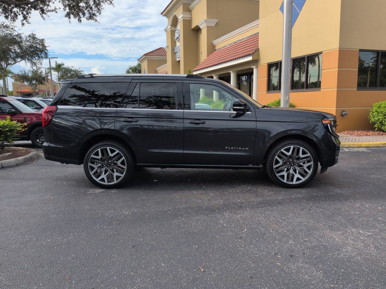 Certified 2025 Ford Expedition Platinum w/ Platinum Ultimate Package AWD/4WD image 3