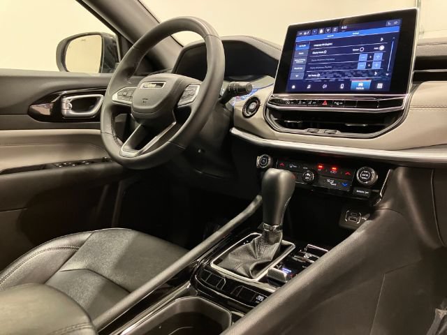 Used 2025 Jeep Compass Limited AWD/4WD image 57
