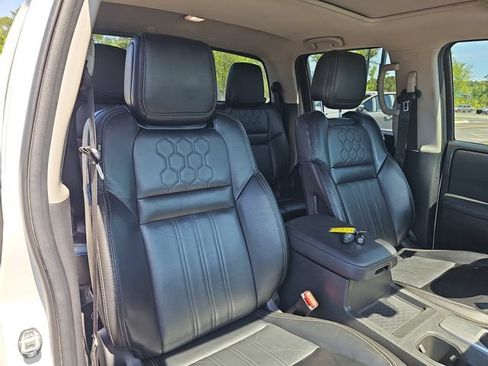 Used 2024 Nissan Frontier SL w/ Technology Package RWD image 14