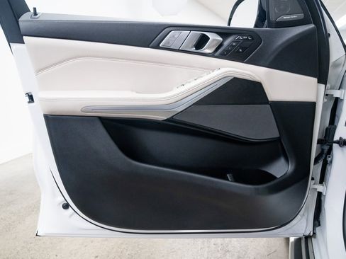 Used 2021 BMW X7 xDrive40i w/ M Sport Package image 17