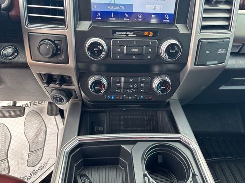 Used 2020 Ford F350 Platinum w/ FX4 Off-Road Package image 19