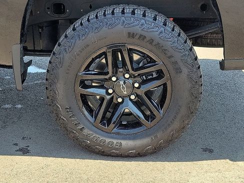 Used 2025 Chevrolet Silverado 1500 Custom Trail Boss AWD/4WD image 10