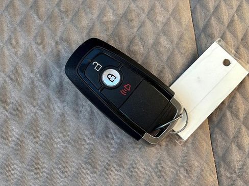 Used 2021 Ford Escape SE image 11