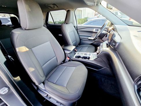Used 2023 Ford Explorer XLT image 33