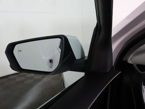 Used 2018 Chevrolet Equinox LT image 32