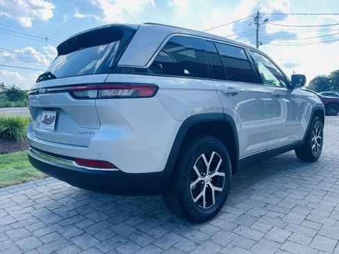 Used 2025 Jeep Grand Cherokee Limited w/ Luxury Tech Group II AWD/4WD image 5