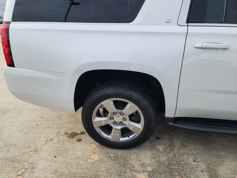 Used 2017 Chevrolet Suburban LT RWD image 10