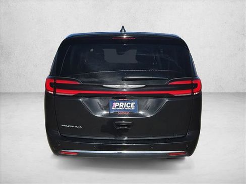Used 2023 Chrysler Pacifica Touring-L image 7