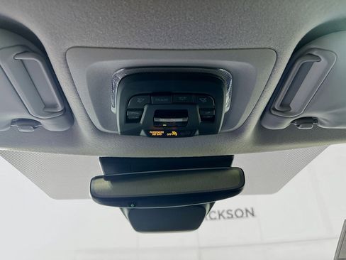 Used 2023 Toyota Corolla Cross XLE image 16