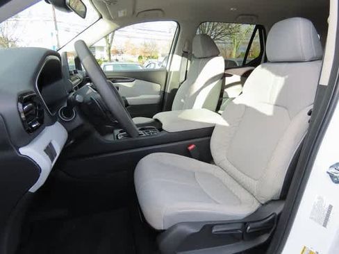 Certified 2023 Honda Pilot LX image 13