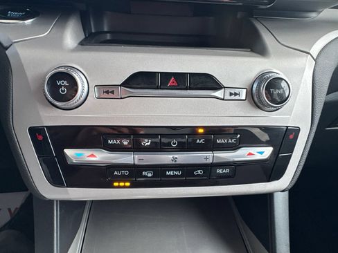 Certified 2023 Ford Explorer XLT AWD/4WD image 34
