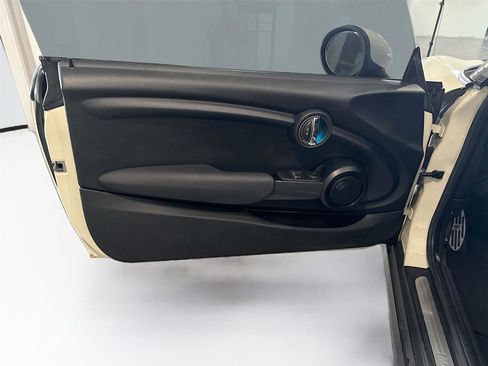 Used 2018 MINI Cooper 2-Door Hardtop image 9