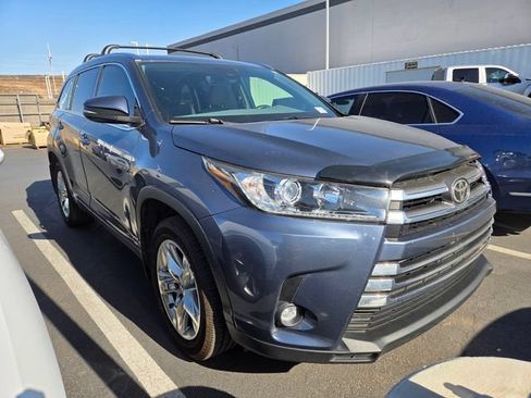 Used 2019 Toyota Highlander Limited AWD/4WD image 2