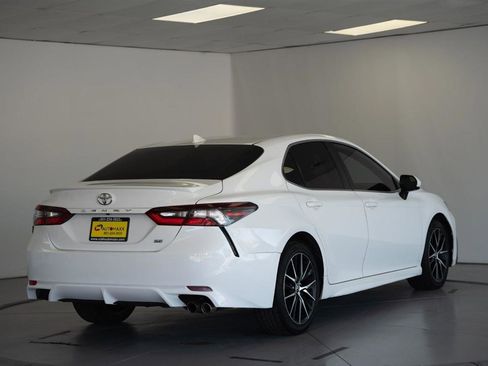 Used 2021 Toyota Camry SE FWD image 7