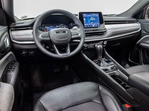Certified 2025 Jeep Compass Latitude AWD/4WD image 7