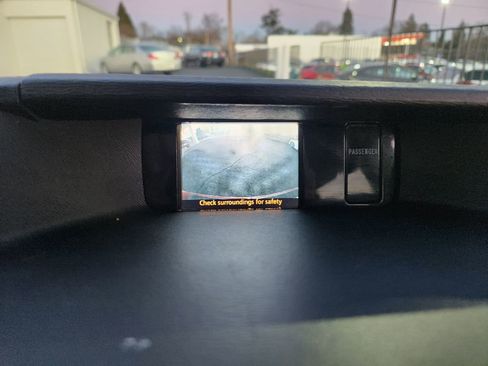 Used 2012 Toyota Sienna XLE image 19