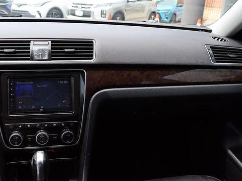 Used 2015 Volkswagen Passat TDI SEL Premium FWD image 44