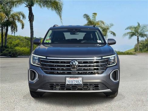 Used 2025 Volkswagen Atlas SE image 3