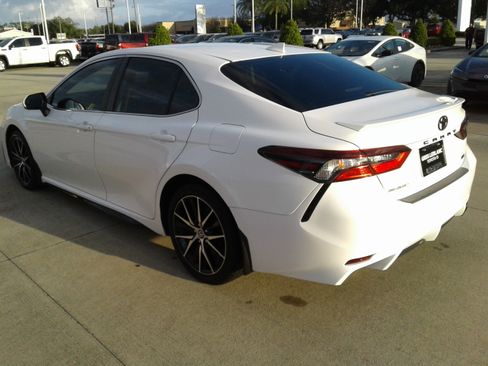 Used 2023 Toyota Camry SE image 5