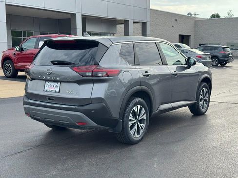 Used 2023 Nissan Rogue SV AWD/4WD image 3