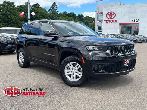 Used 2023 Jeep Grand Cherokee Laredo AWD/4WD image 1