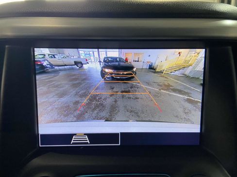 Used 2023 GMC Acadia SLE image 11