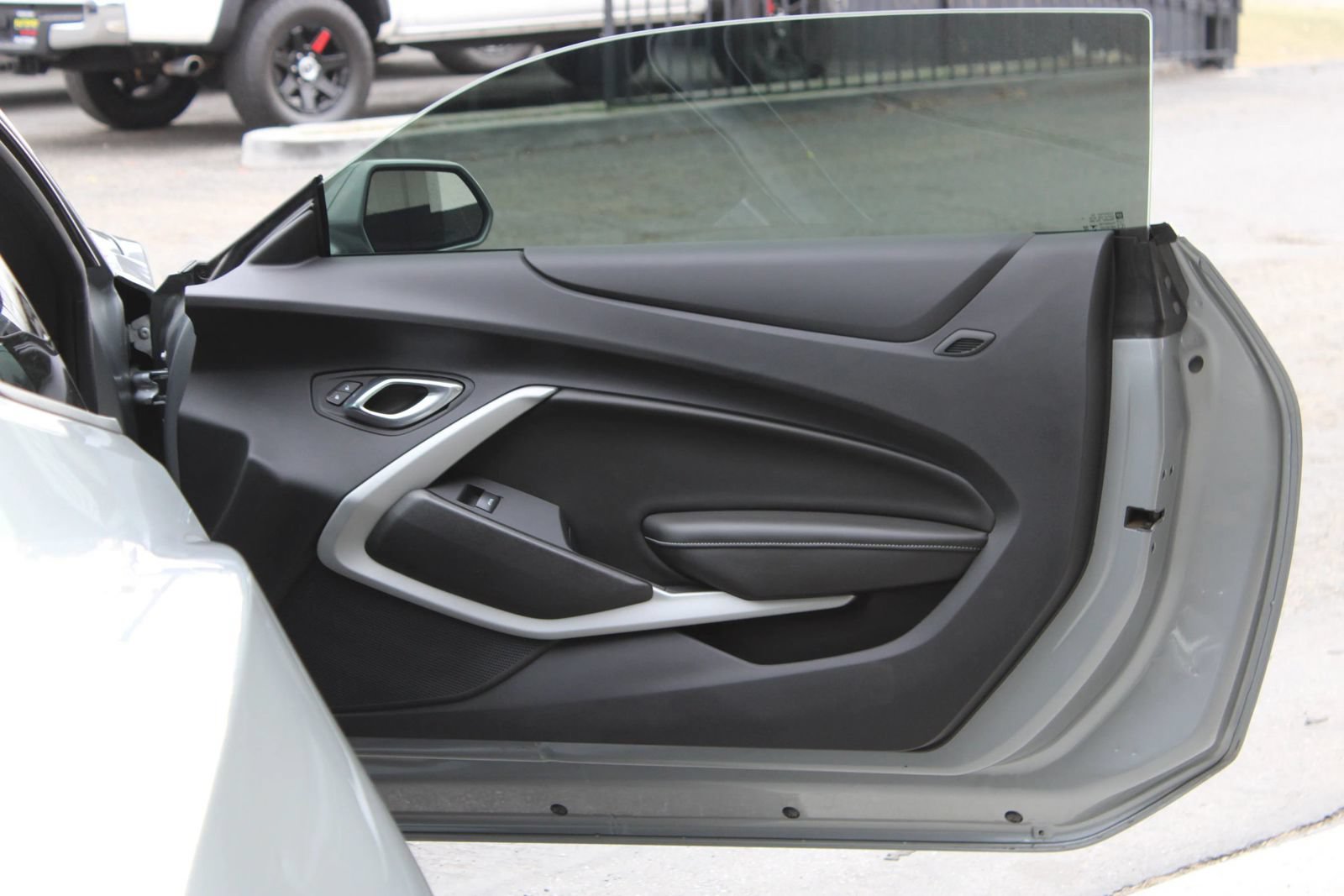 Used 2023 Chevrolet Camaro LT RWD image 17