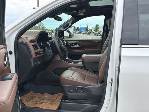 Used 2023 Chevrolet Tahoe High Country w/ Premium Package 2 AWD/4WD image 14