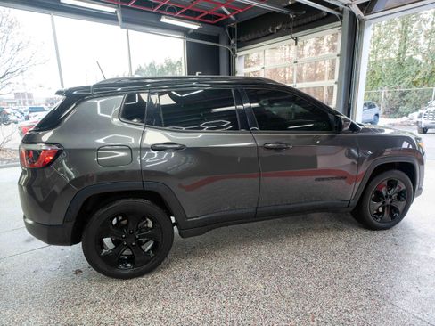 Used 2020 Jeep Compass Latitude image 4