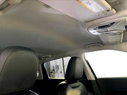 Used 2019 Jeep Compass Latitude w/ Cold Weather Group image 20