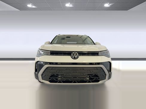 New 2026 Volkswagen Taos SE image 6