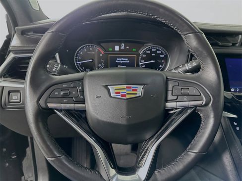 Used 2025 Cadillac XT6 Premium Luxury image 12