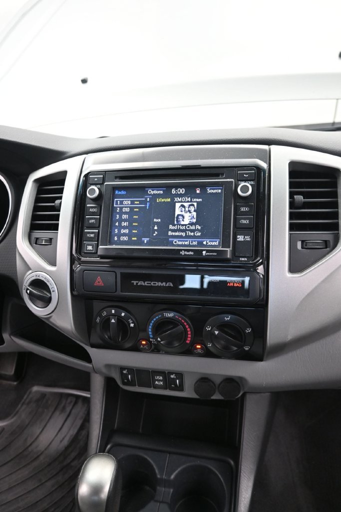 Used 2015 Toyota Tacoma 4x4 Double Cab w/ Limited Package image 17