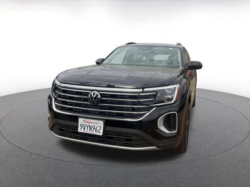 Used 2026 Volkswagen Atlas SE FWD image 4