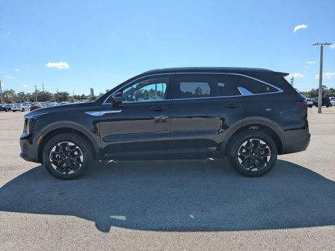 Certified 2025 Kia Sorento S image 8